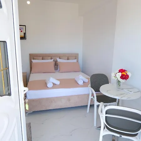 Klevis Apartman *